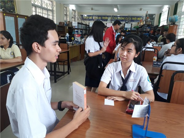 2017-09-06 Tuyen thanh vien gioi thieu sach (1).jpg